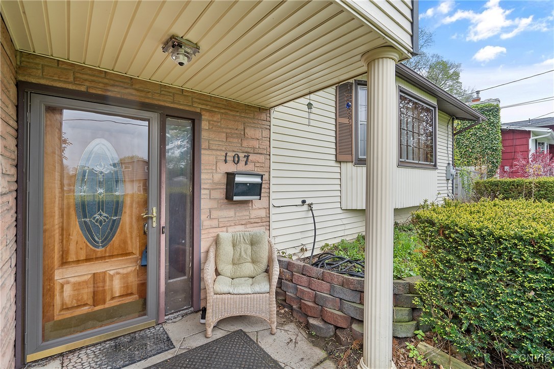 107 Sagamore Drive, Clay, New York image 3