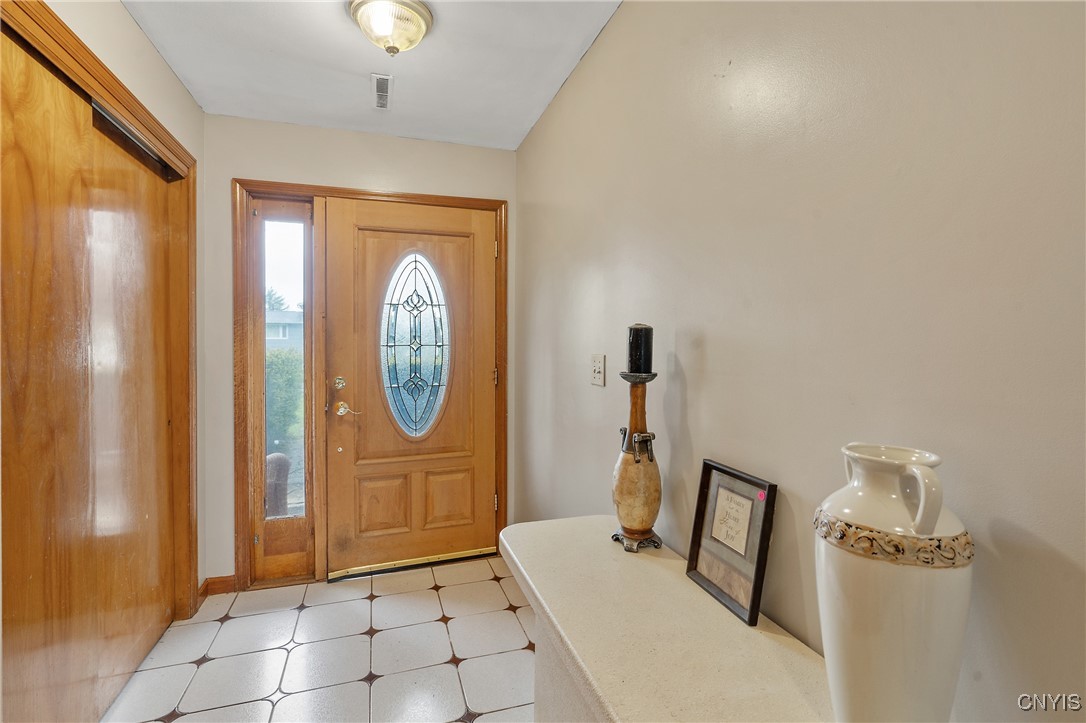 107 Sagamore Drive, Clay, New York image 4