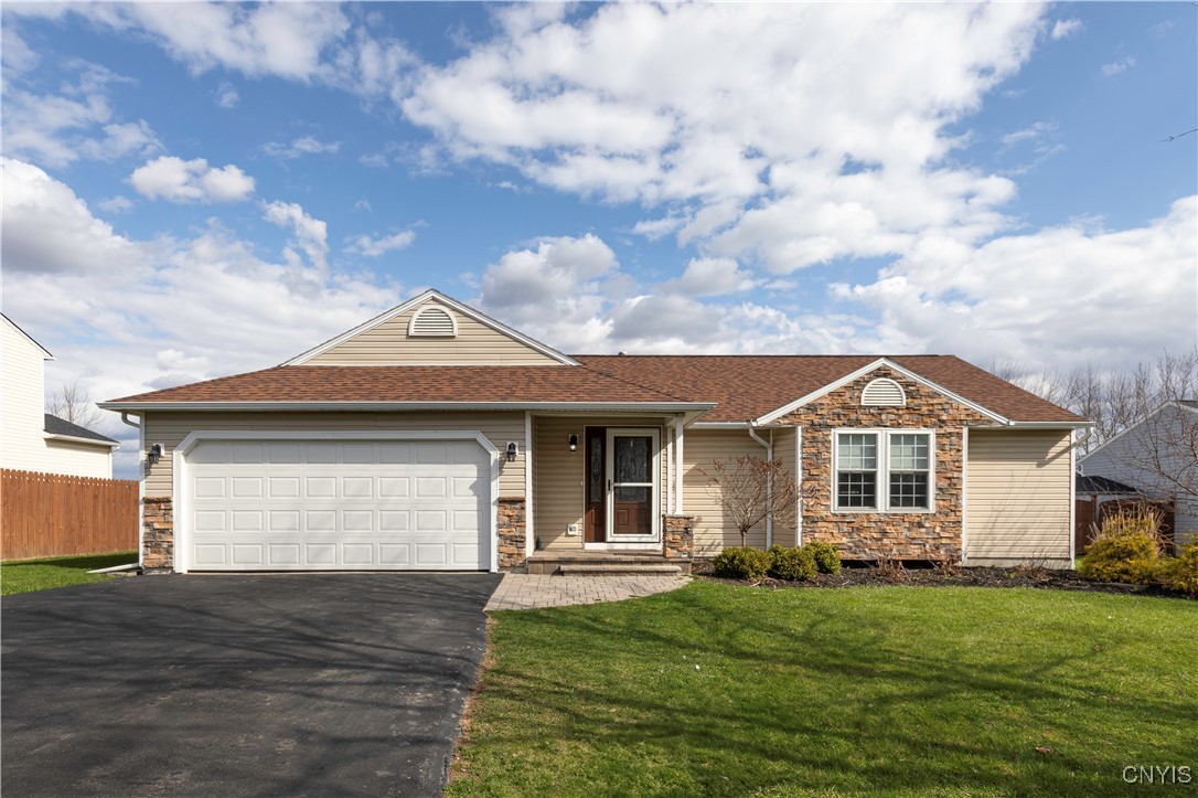 8683 Honeycomb Path Path, Cicero, New York image 1