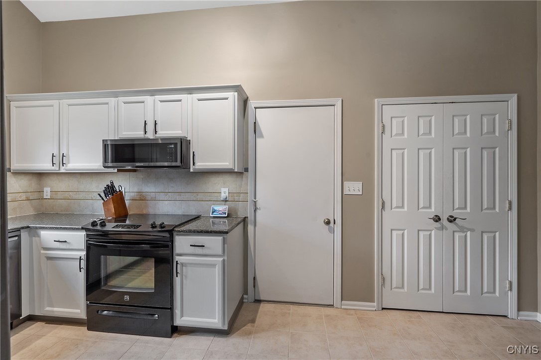 415 White Heron Circle, Manlius, New York image 17