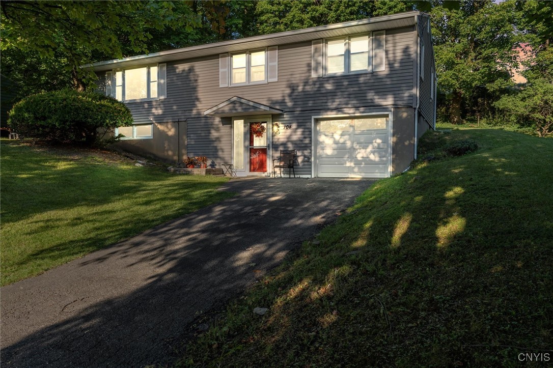 104 Fieldcrest Drive, Camillus, New York image 1