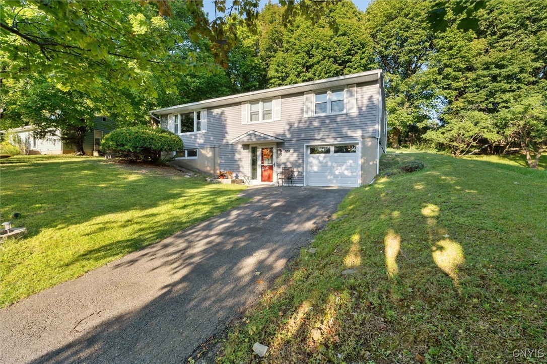 104 Fieldcrest Drive, Camillus, New York image 4