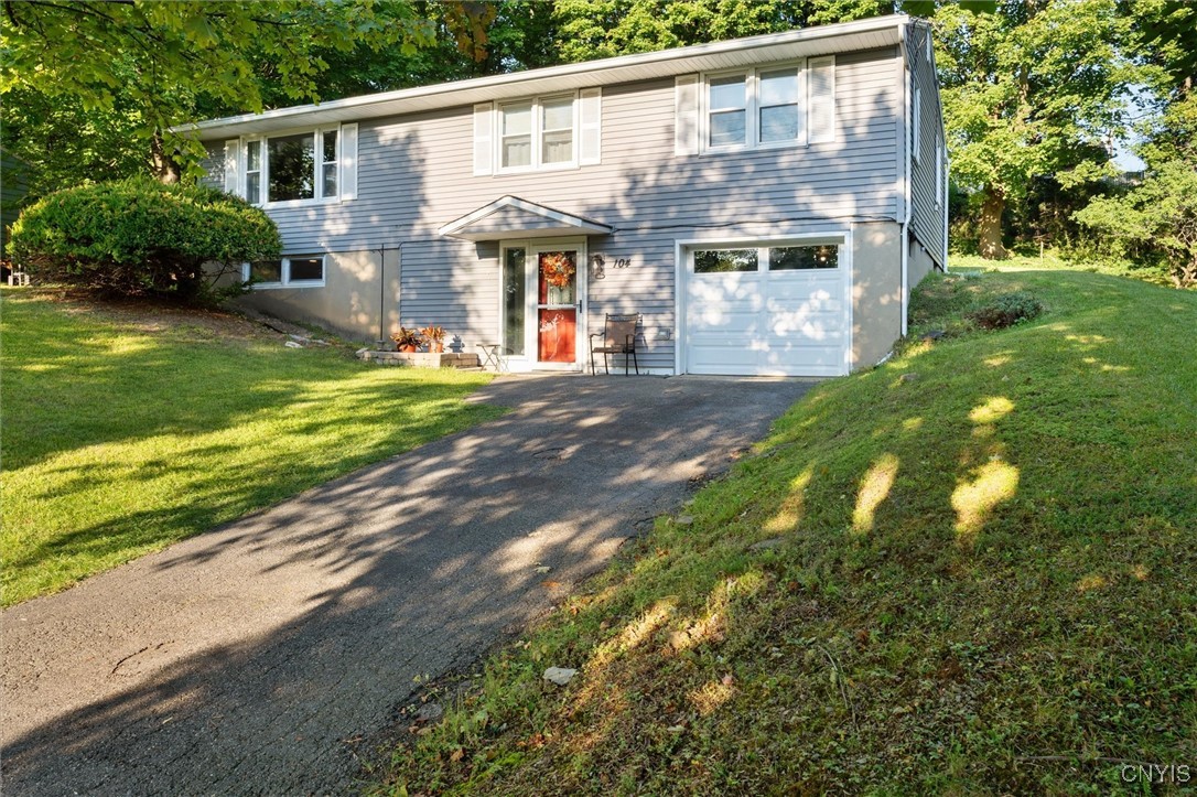 104 Fieldcrest Drive, Camillus, New York image 3