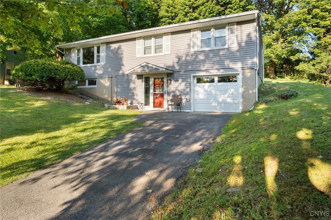 104 Fieldcrest Drive, Camillus, New York image 2