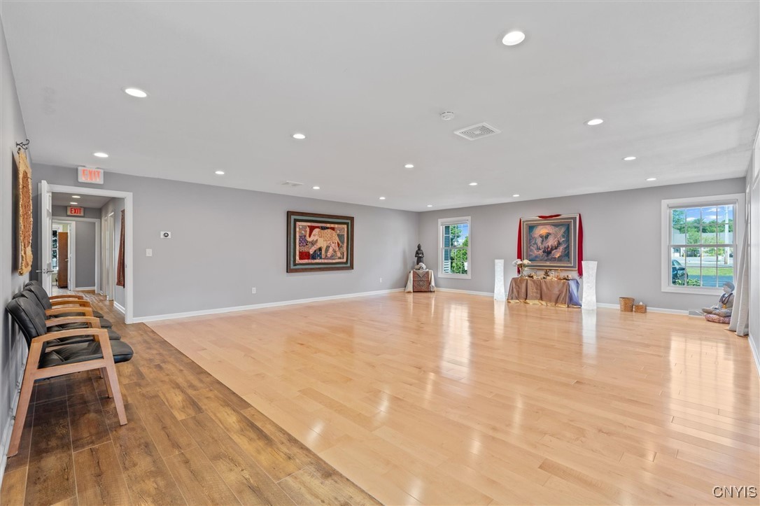 8219 Market Place