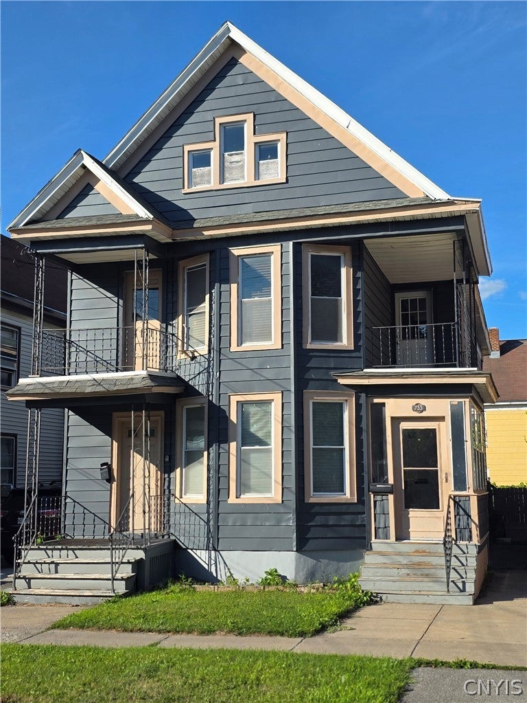 733 Eagle Street