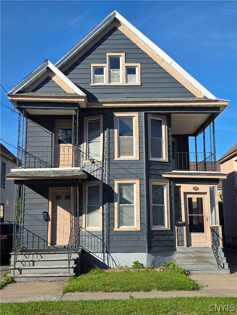 733 Eagle Street