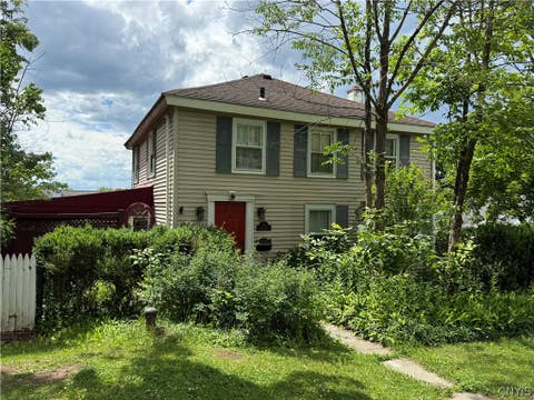 Homes For Sale - 211 Center Street<br/> Onondaga County, Manlius, NY 13066