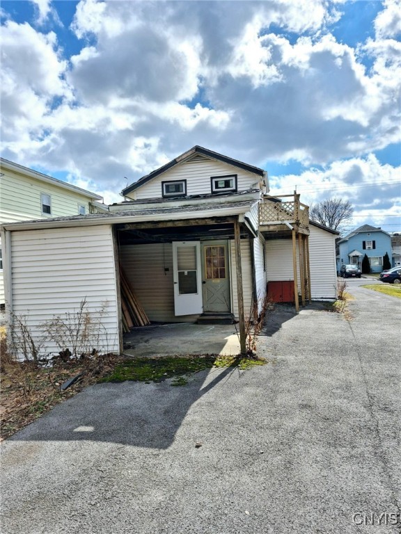 75 Van Anden Street, Auburn, New York image 12