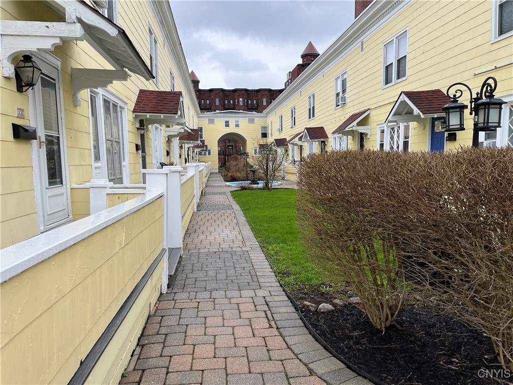 19 Genesee Court 19