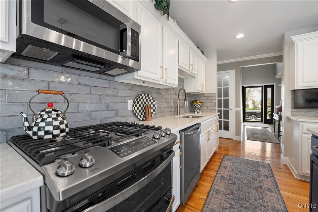 5273 Medasano Circle, Clay, New York image 11