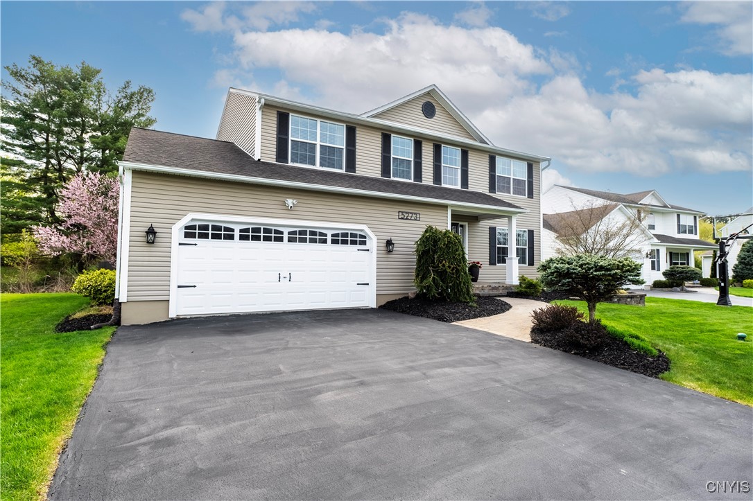 5273 Medasano Circle, Clay, New York image 3