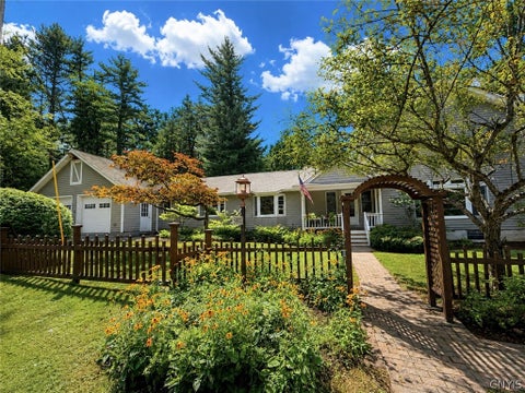 Homes For Sale - 5090 Lakewood Way Way<br/> Madison County, Cazenovia, NY 13035