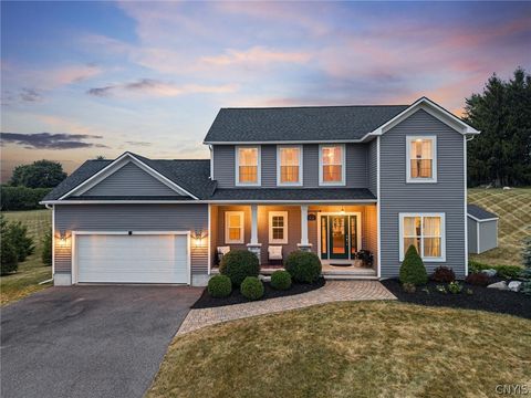 Homes For Sale - 104 Arch Stone Way<br/> Camillus, NY 13031