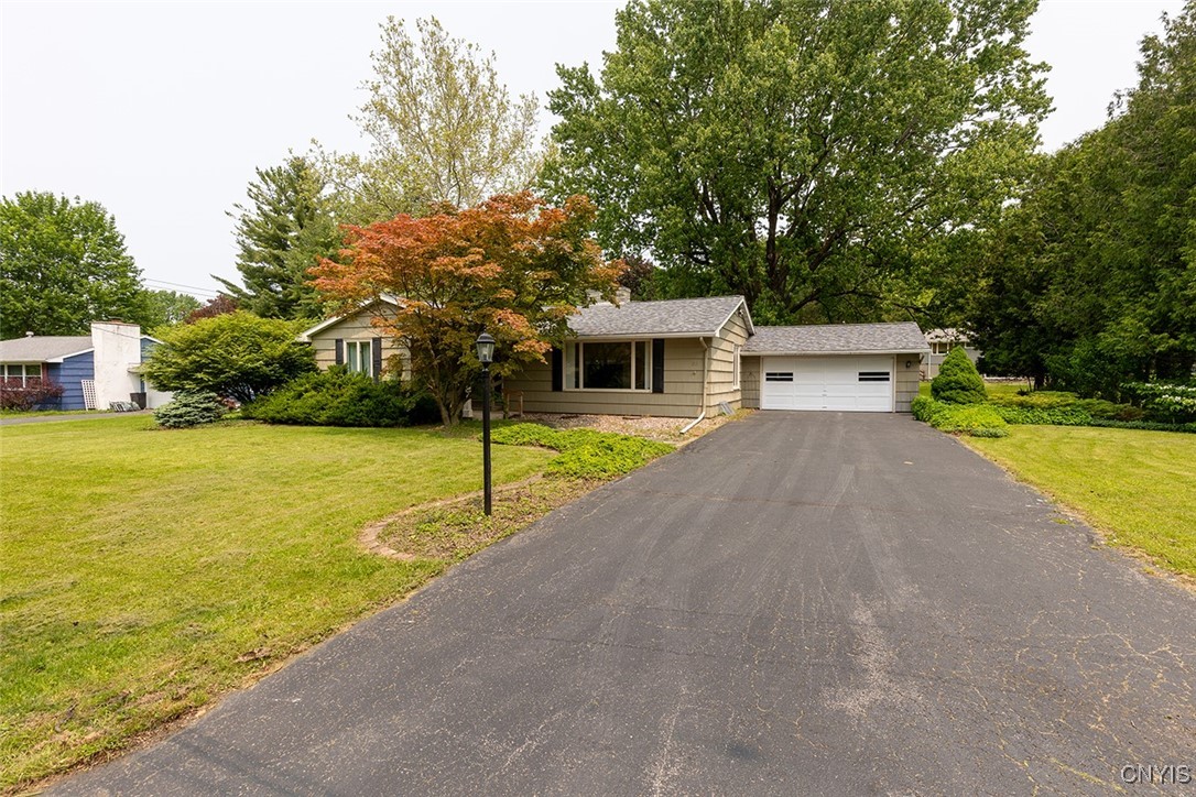 215 Burlington Drive, Manlius, New York image 1