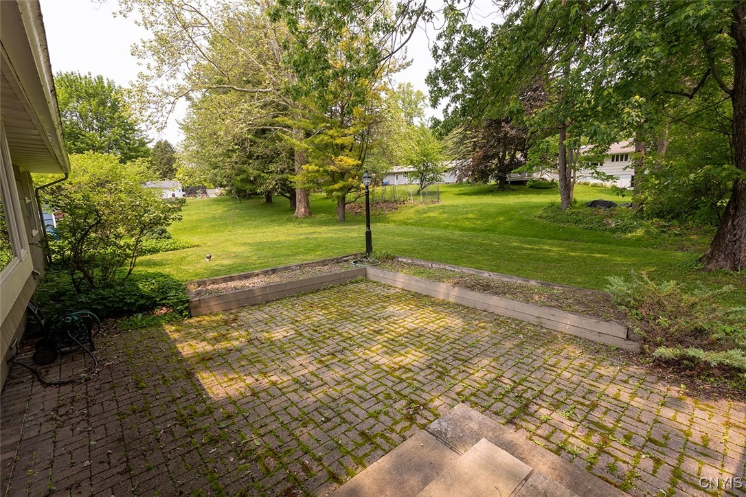 215 Burlington Drive, Manlius, New York image 35