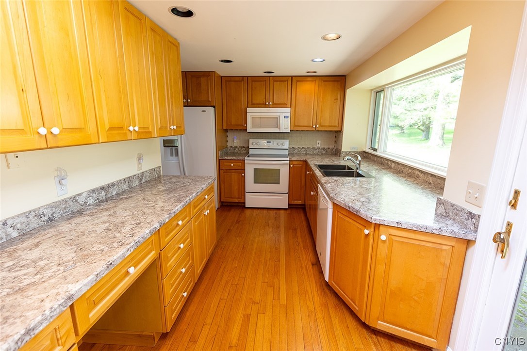 215 Burlington Drive, Manlius, New York image 4