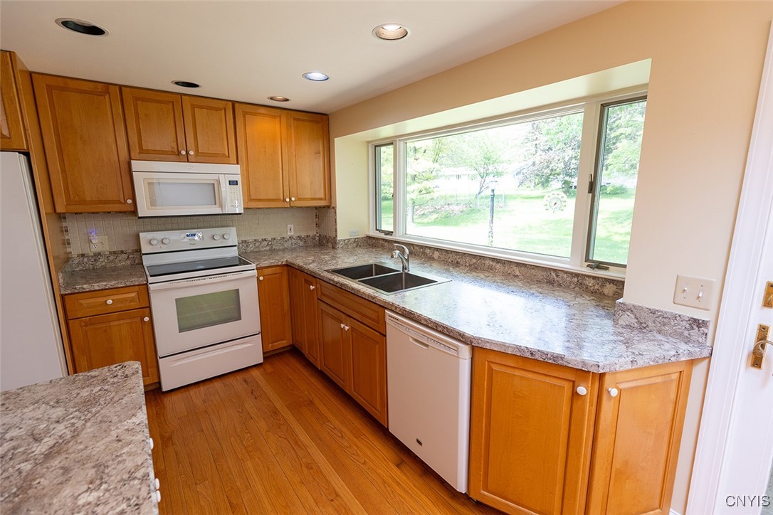 215 Burlington Drive, Manlius, New York image 6