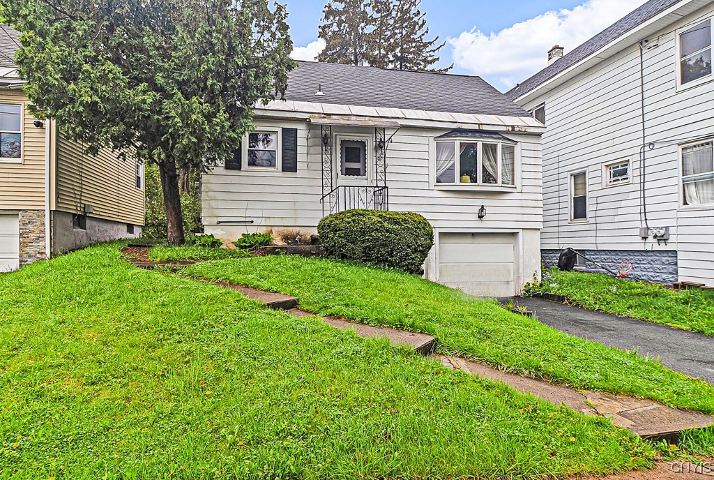 60 Leslie Avenue, Utica, New York image 2