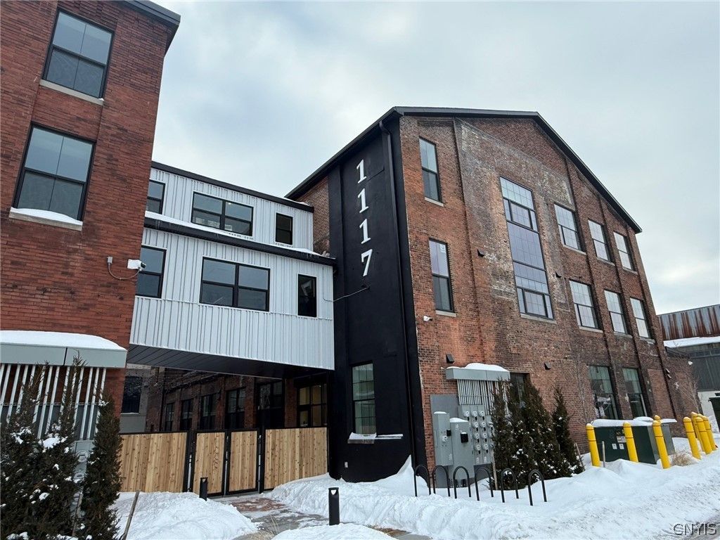 Photo of 1117 W Fayette Street #117, Syracuse, NY 13204 (MLS # S1669671)