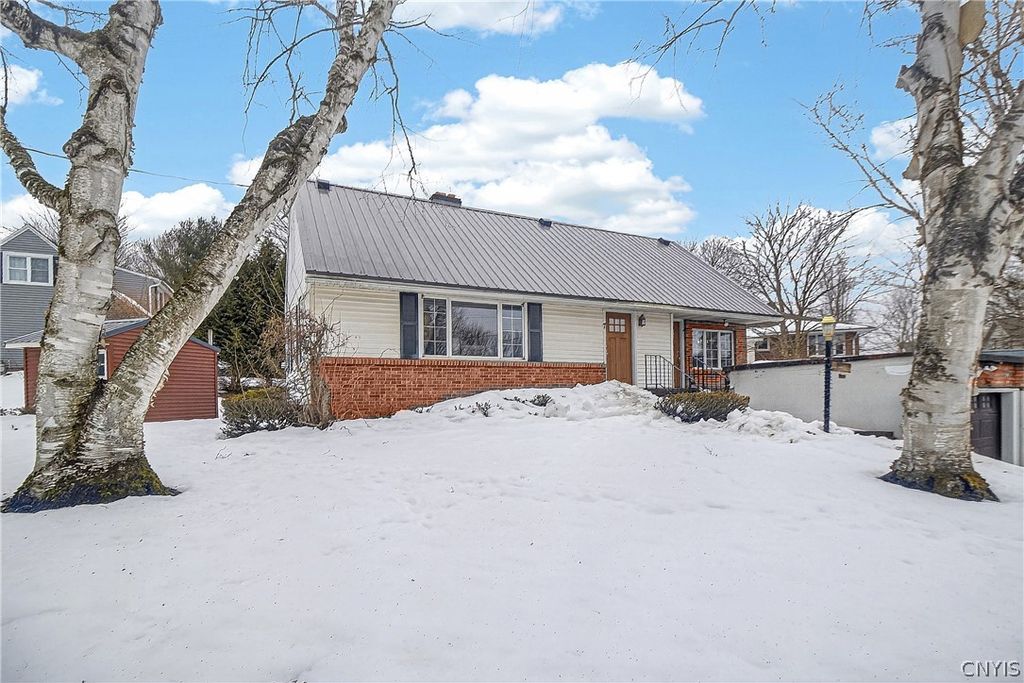 Photo of 7 Catlin Avenue, Paris, NY 13456 (MLS # S1665060)