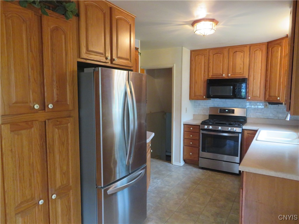 6 Helen Avenue, New Hartford, New York image 10