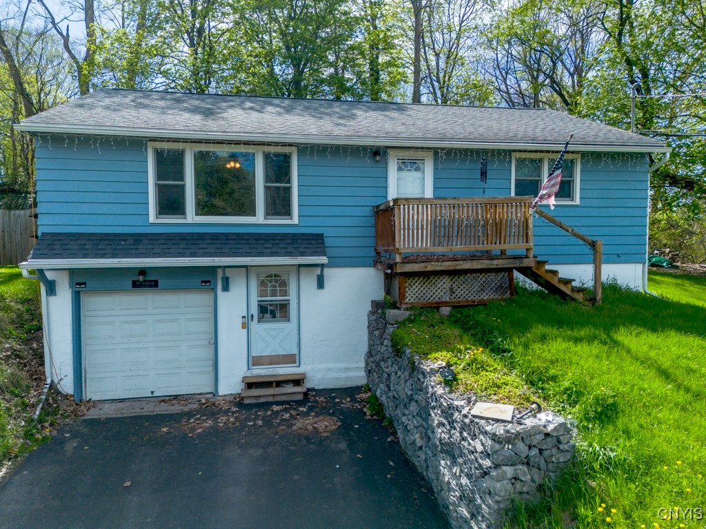 302 S Onondaga Road, Camillus, New York image 1
