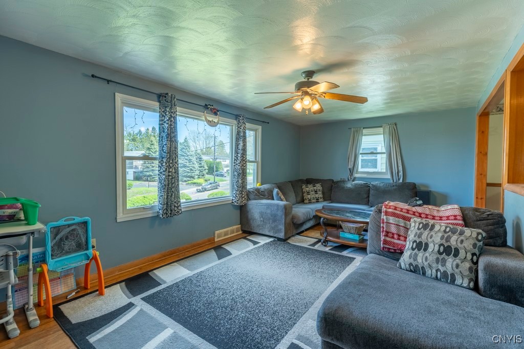 302 S Onondaga Road, Camillus, New York image 17