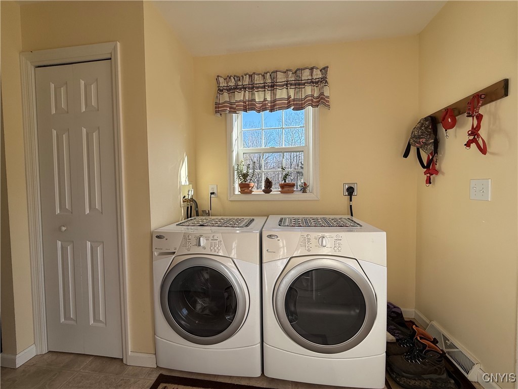 114 W Myers Road, Minetto, New York image 28