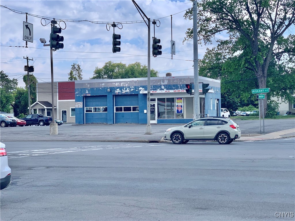 827-821 Oriskany Boulevard