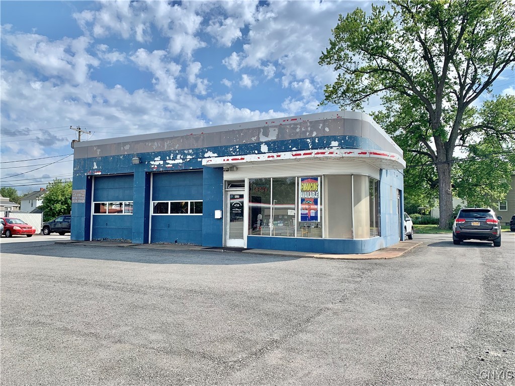 827-821 Oriskany Boulevard