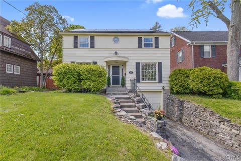 Homes For Sale - 216 Strathmore Drive<br/> Syracuse, NY 13207
