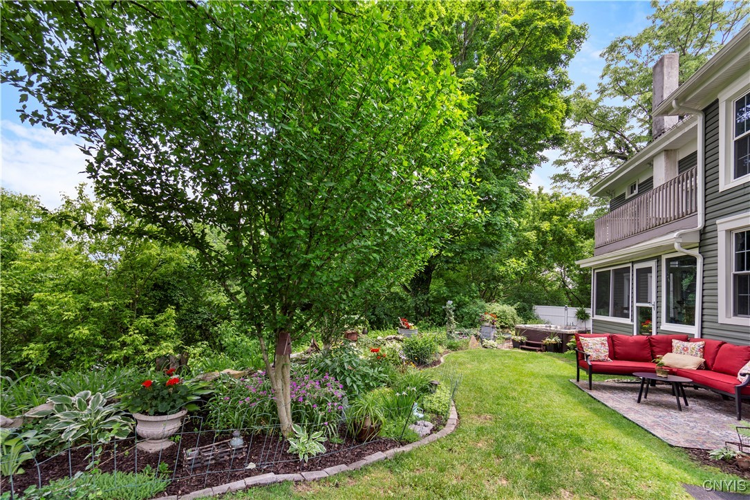 4937 W Seneca