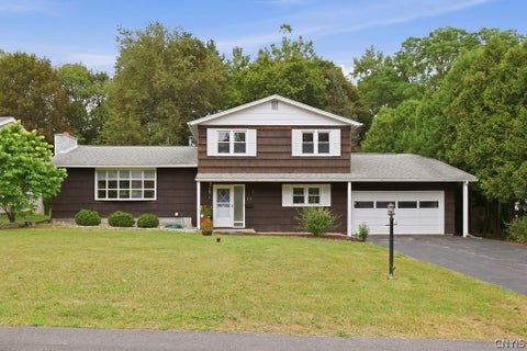Photo of 115 Saybrook Lane, DeWitt, NY 13214 (MLS # S1715875)