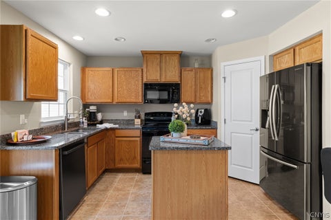 Tiny photo for 101 Weeping Willow WAY, Camillus, NY 13031 (MLS # S1692991)