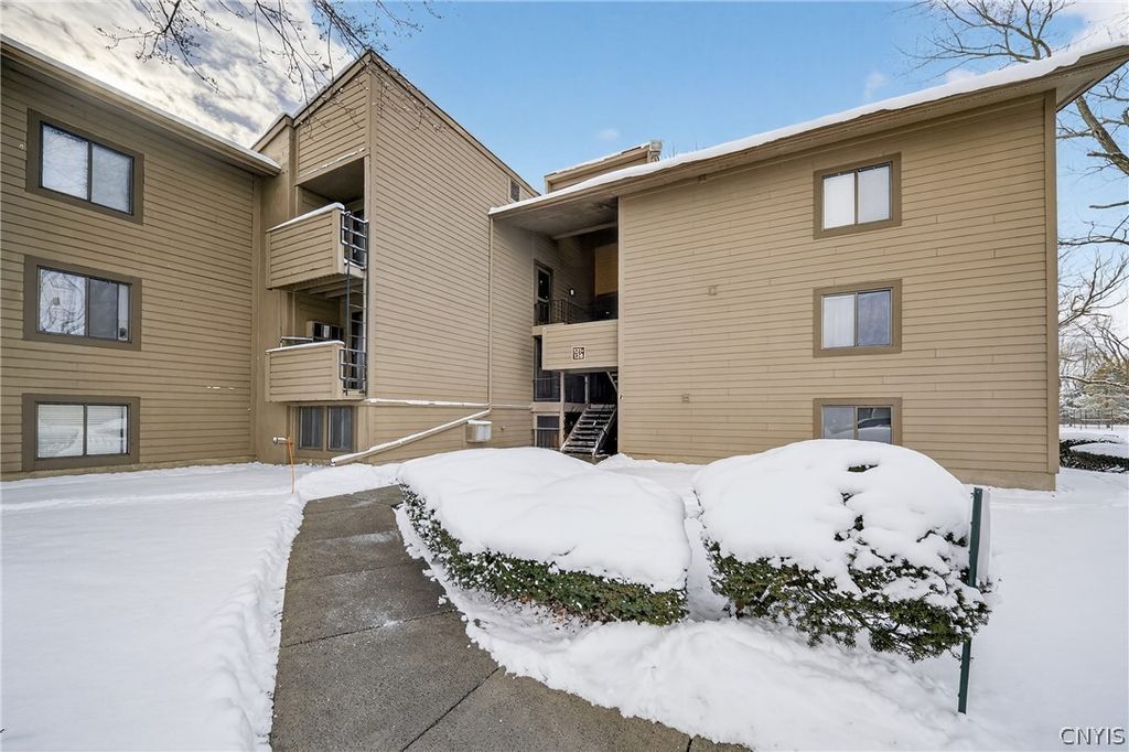 Photo of 123 Watertree Drive, DeWitt, NY 13057 (MLS # S1699930)