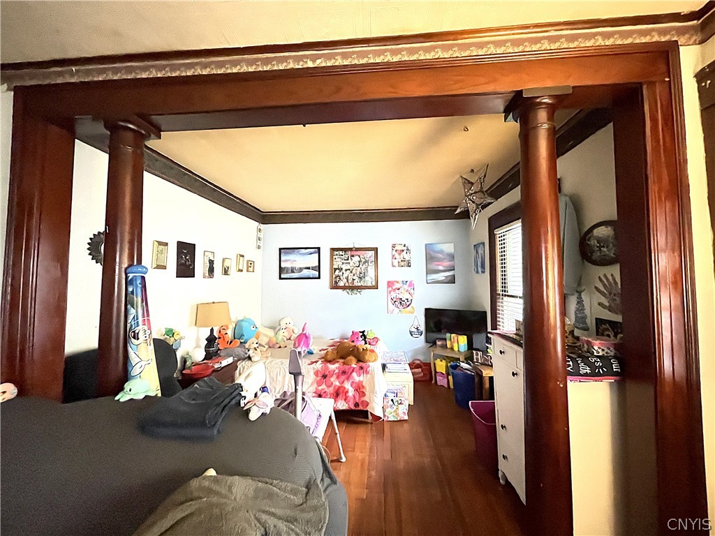 220 W Yates Street