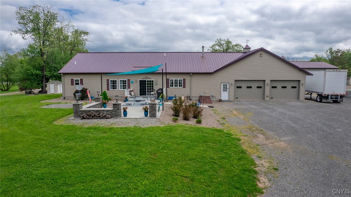 7399 Willow Acres