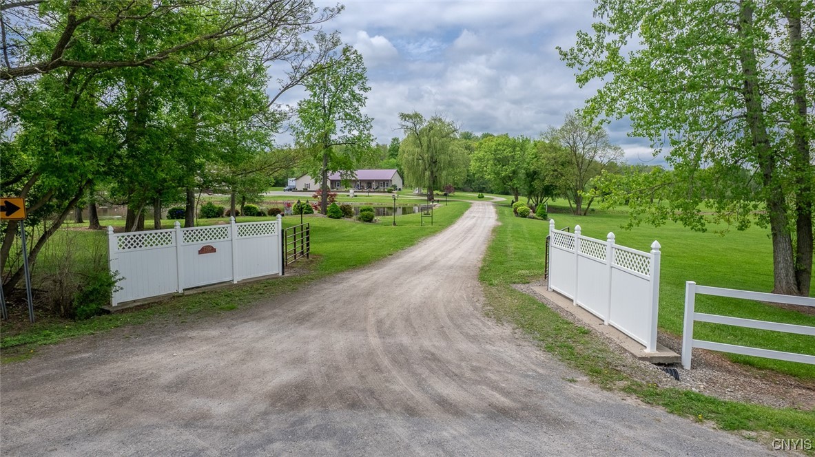 7399 Willow Acres