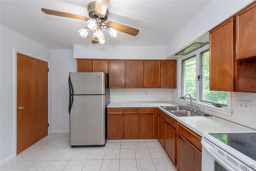 219 Longmeadow Drive, Syracuse, New York image 13