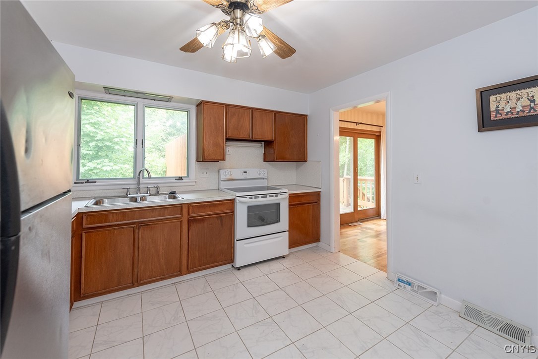 219 Longmeadow Drive, Syracuse, New York image 14