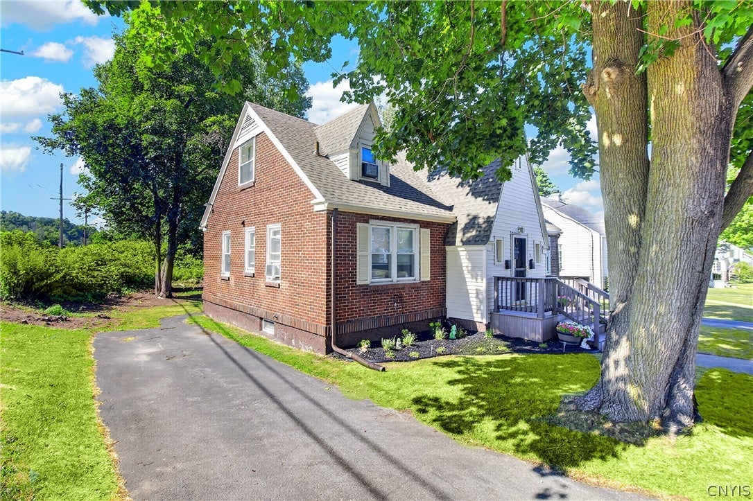18 Fairdale Pl