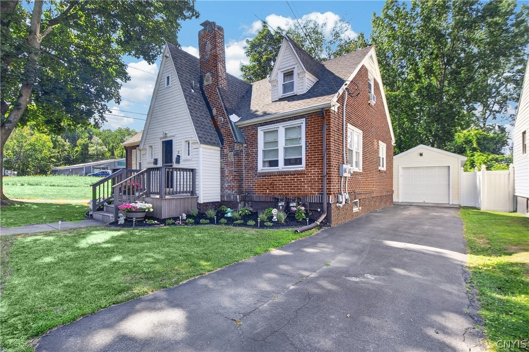 18 Fairdale Pl