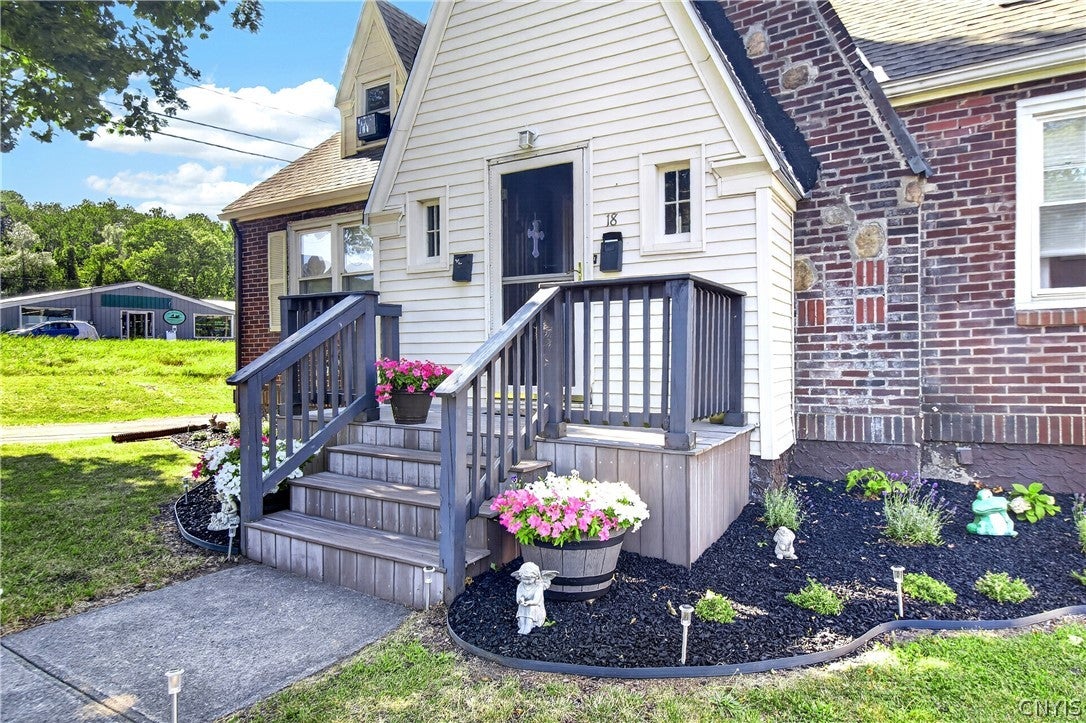 18 Fairdale Pl
