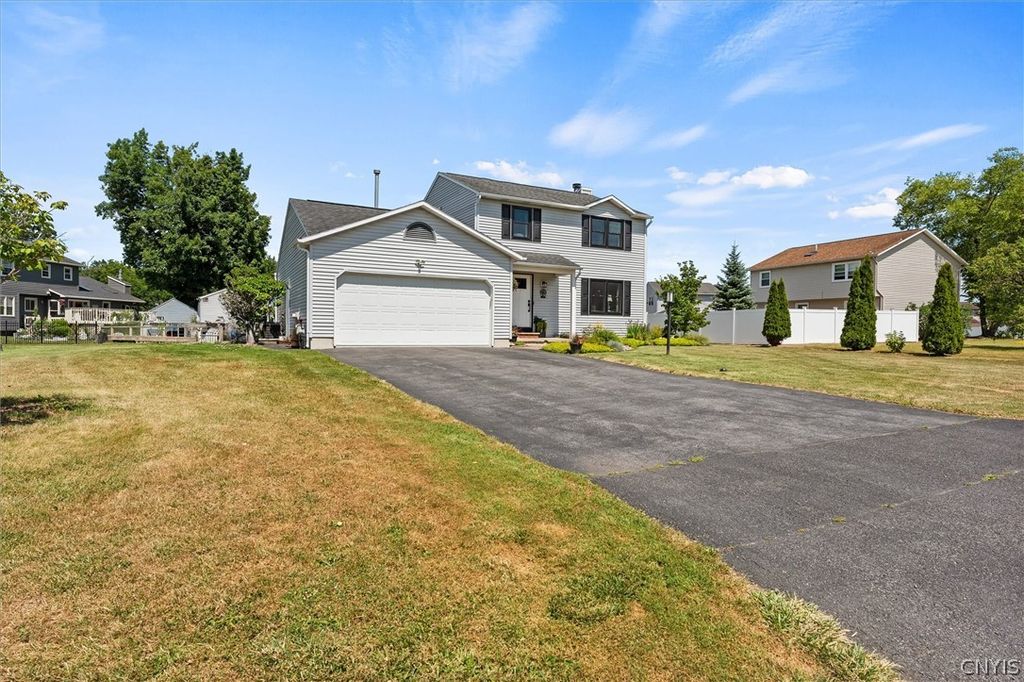 Photo of 8600 Snowshoe Trail TRL, Cicero, NY 13039 (MLS # S1701360)