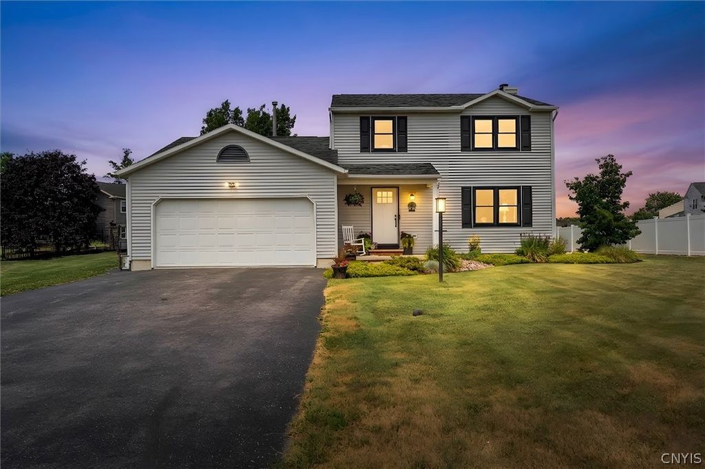 Photo of 8600 Snowshoe Trail TRL, Cicero, NY 13039 (MLS # S1701360)