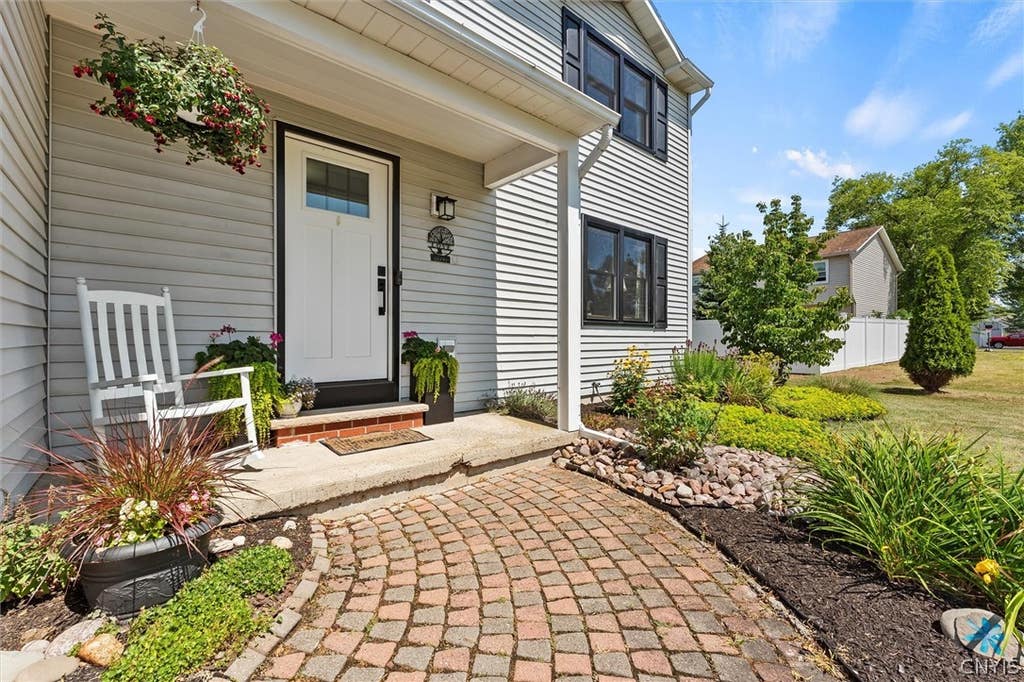 Photo of 8600 Snowshoe Trail TRL, Cicero, NY 13039 (MLS # S1701360)