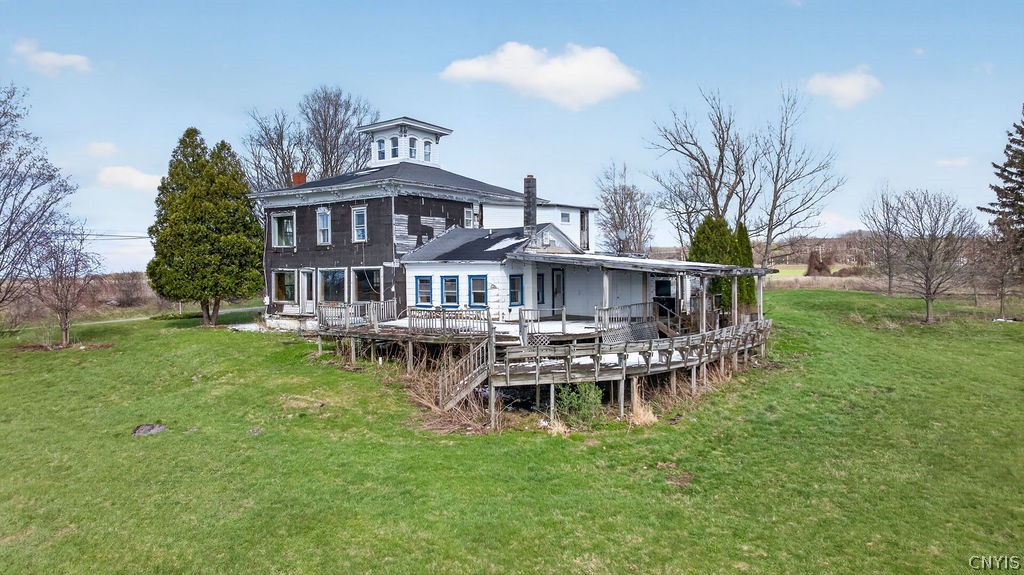 1715 E Lake Road