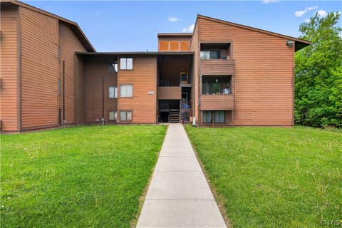 Photo for 335 Village Boulevard N