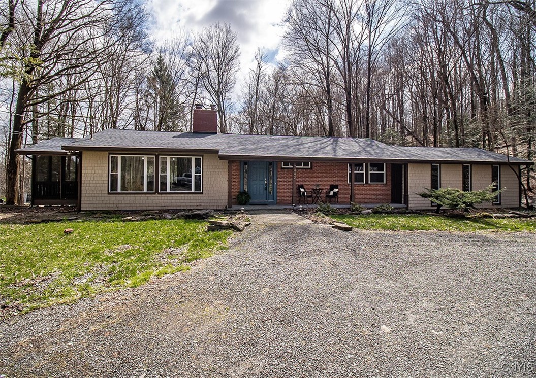 7442 Silverwood Drive, Manlius, New York image 1